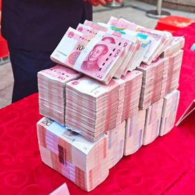 东莞讨债公司成功调解姜某在扣除秦某生前拖欠的5.8万元工程款后，再向其家属支付4.7万元